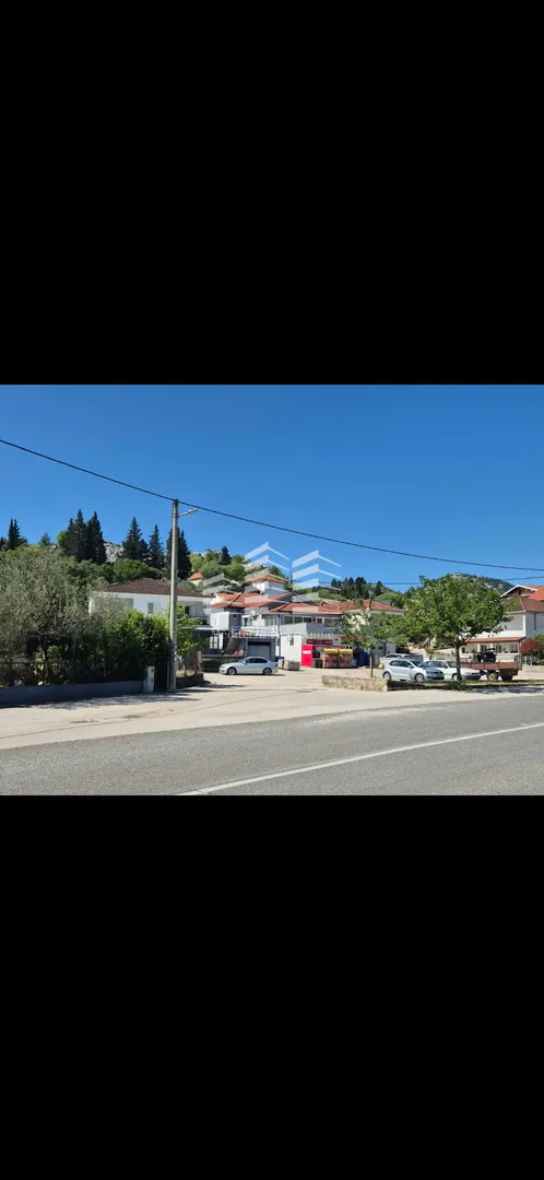 sniženo useljiva kuća na prodaju, staševica, 204m2, okućnica 350m2 - slika 7