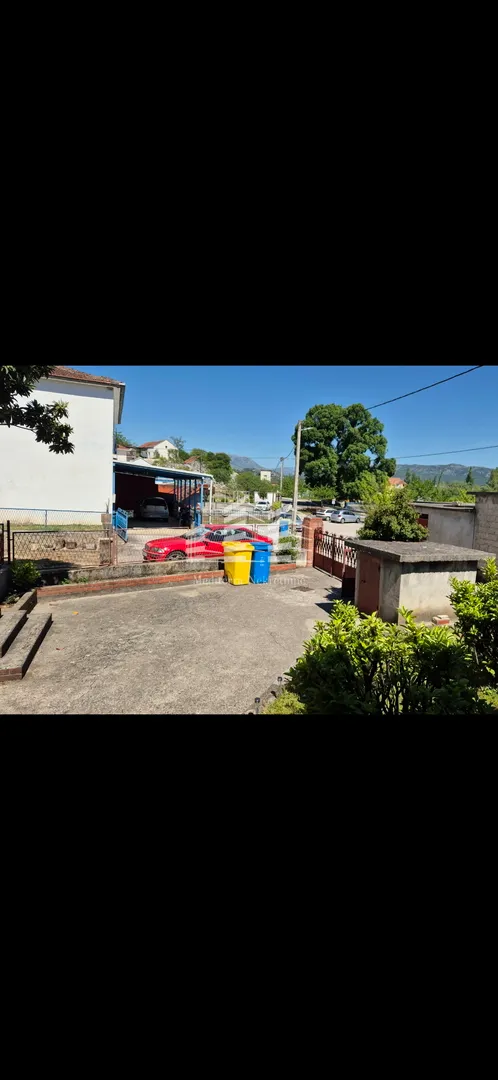 sniženo useljiva kuća na prodaju, staševica, 204m2, okućnica 350m2 - slika 26