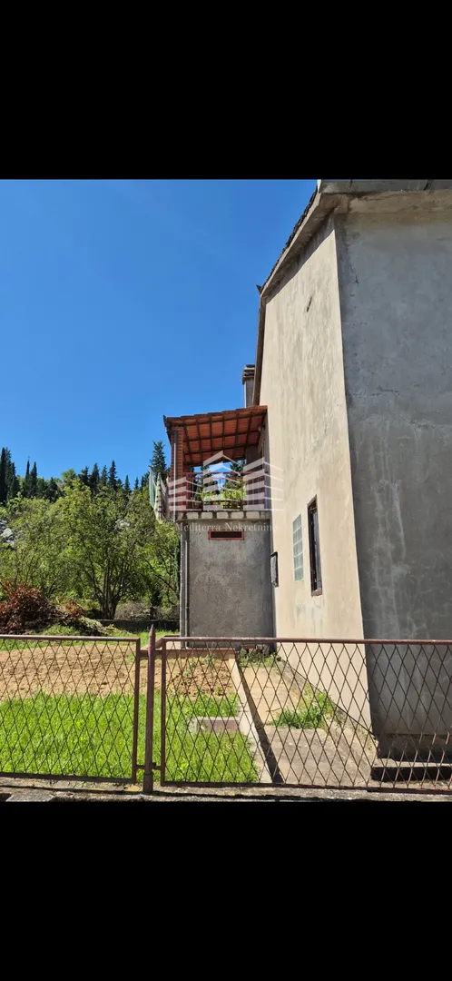 sniženo useljiva kuća na prodaju, staševica, 204m2, okućnica 350m2 - slika 52