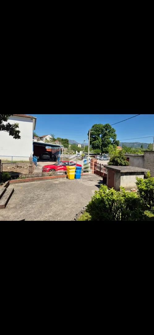 sniženo useljiva kuća na prodaju, staševica, 204m2, okućnica 350m2 - slika 27