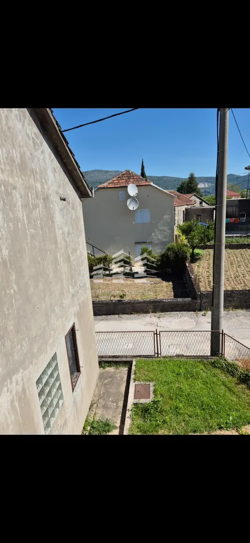 sniženo useljiva kuća na prodaju, staševica, 204m2, okućnica 350m2 - slika 47