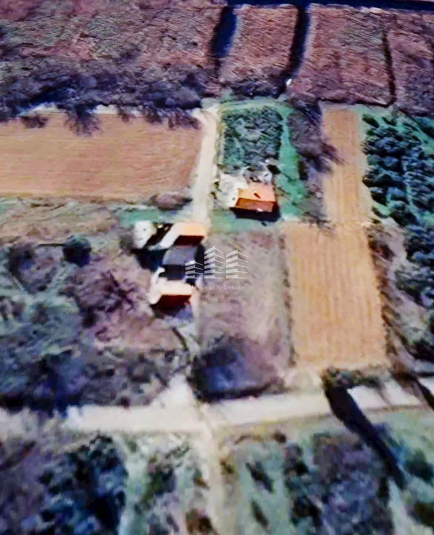 građevinsko zemljište u desnama, 513m2 - slika 2