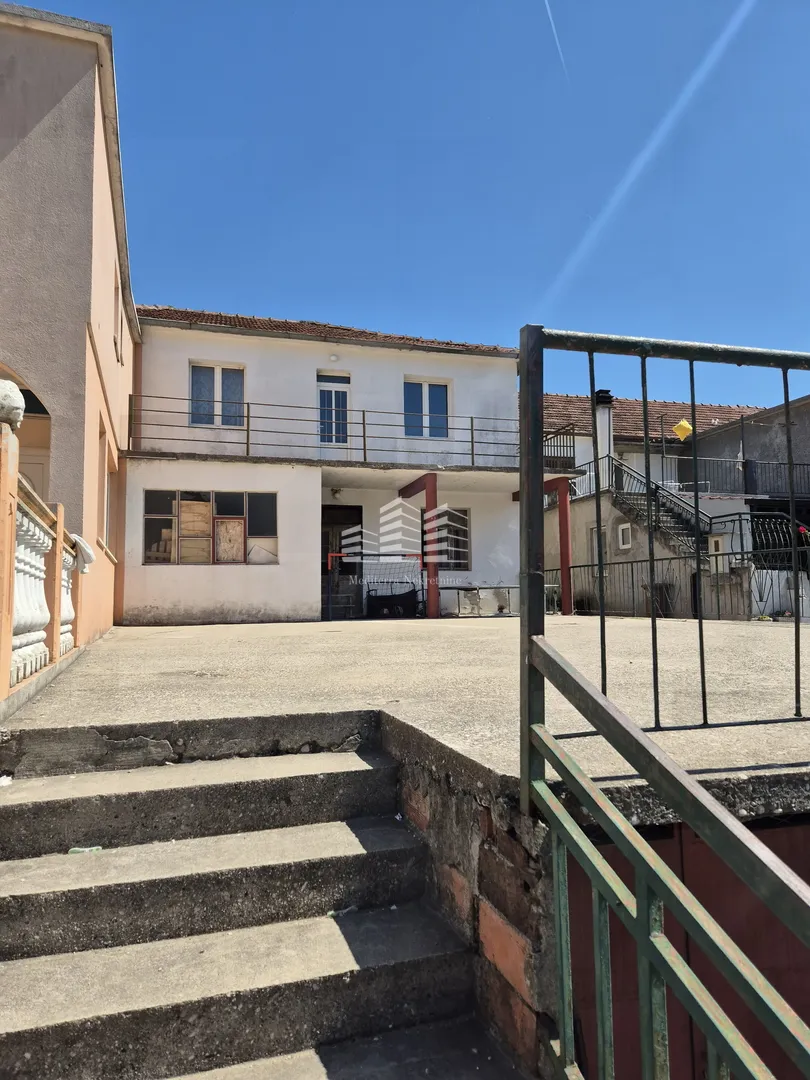 kuća za renoviranje površine 146m2, 450m2 okućnice, staševica - slika 10
