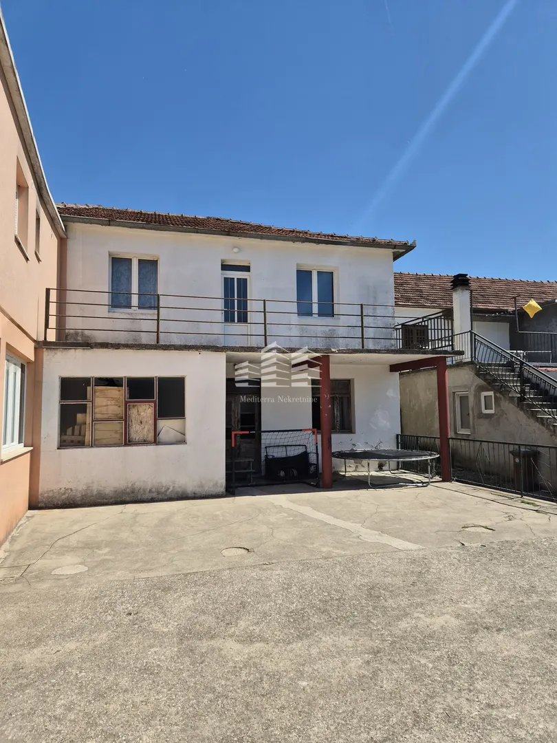 kuća za renoviranje površine 146m2, 450m2 okućnice, staševica - slika 11