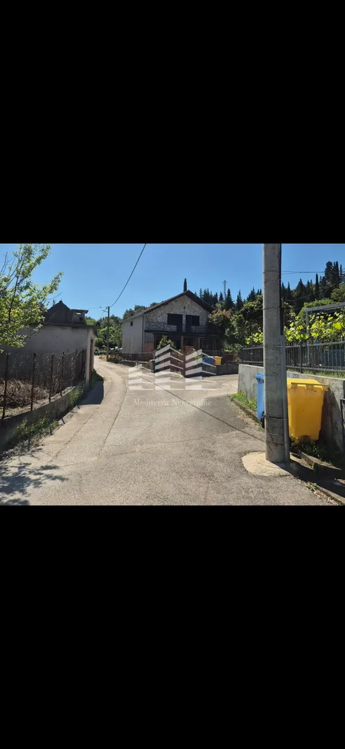 sniženo useljiva kuća na prodaju, staševica, 204m2, okućnica 350m2 - slika 12