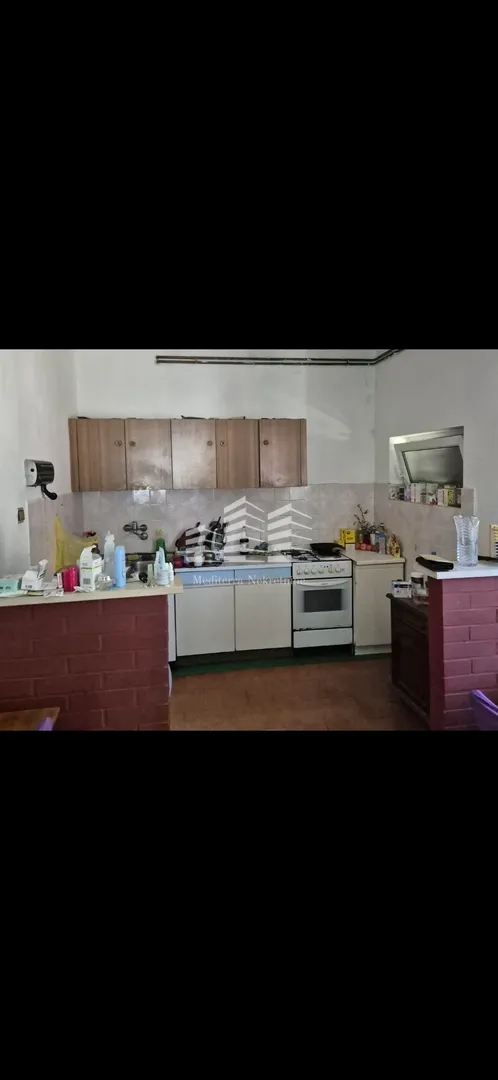 sniženo useljiva kuća na prodaju, staševica, 204m2, okućnica 350m2 - slika 32