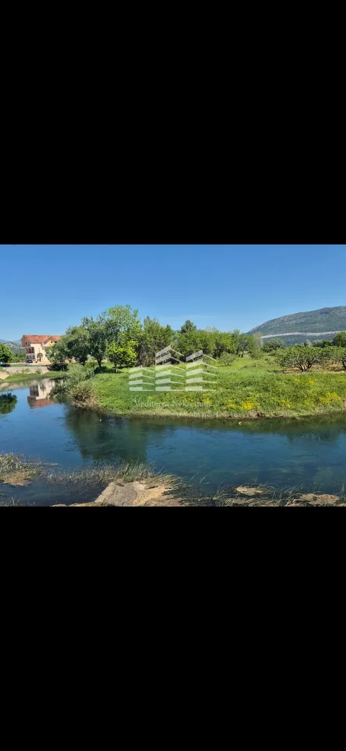sniženo useljiva kuća na prodaju, staševica, 204m2, okućnica 350m2 - slika 2