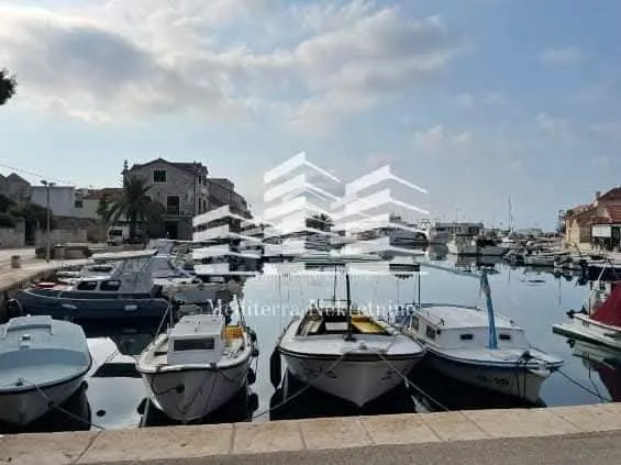 sniženo - kamena kuća sućuraj 110 m2, + građ. 200m2, + polj. 800m2 - slika 8