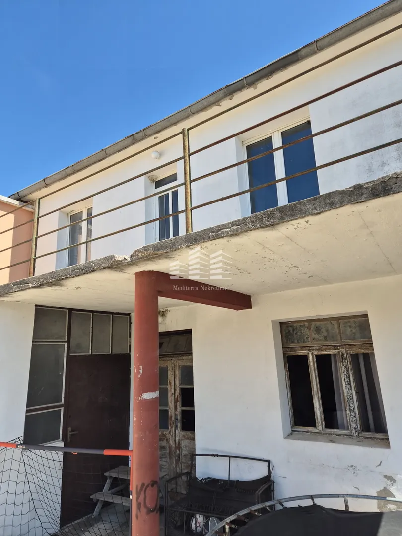 kuća za renoviranje površine 146m2, 450m2 okućnice, staševica - slika 14
