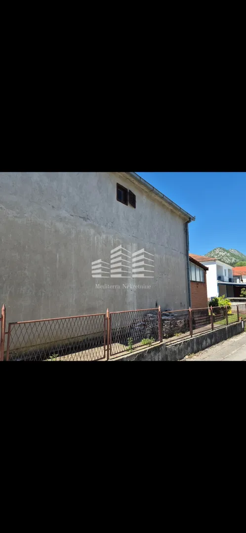 sniženo useljiva kuća na prodaju, staševica, 204m2, okućnica 350m2 - slika 54