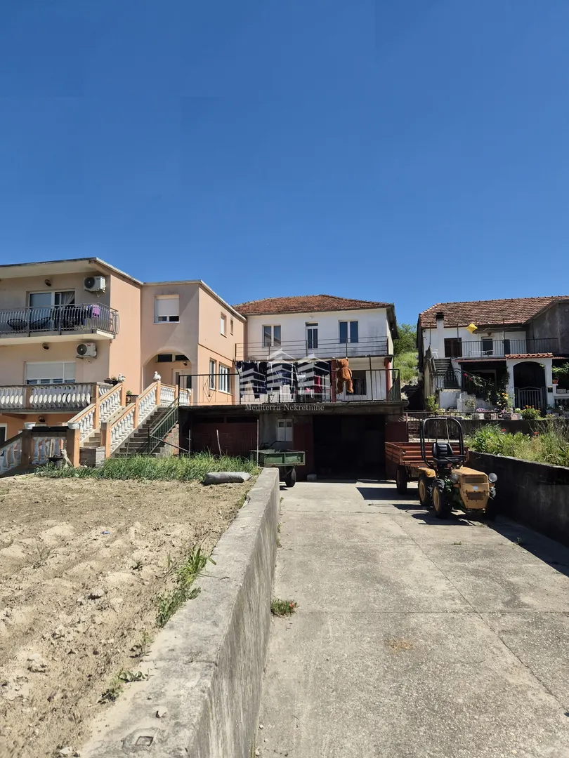 kuća za renoviranje površine 146m2, 450m2 okućnice, staševica - slika 5