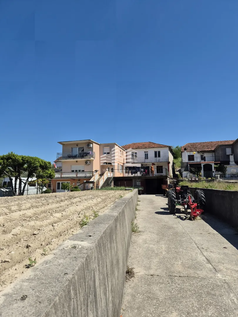 kuća za renoviranje površine 146m2, 450m2 okućnice, staševica - slika 4
