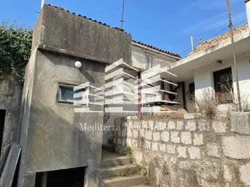 sniženo - kamena kuća sućuraj 110 m2, + građ. 200m2, + polj. 800m2 - slika 3