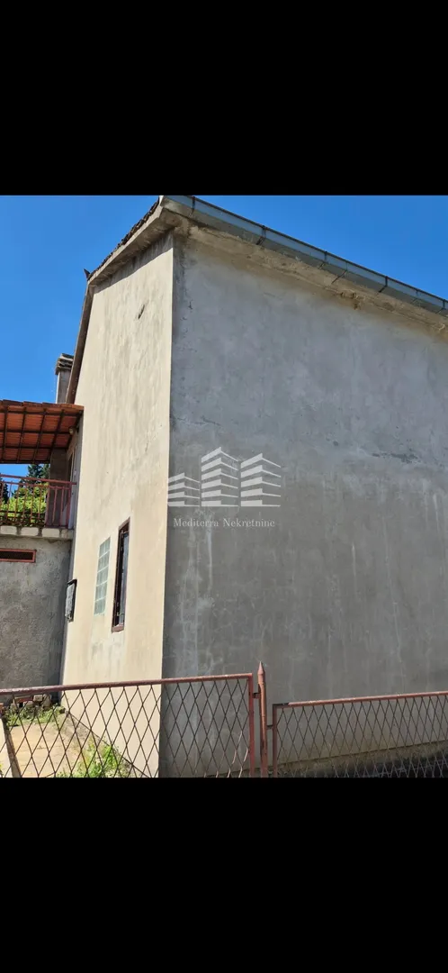sniženo useljiva kuća na prodaju, staševica, 204m2, okućnica 350m2 - slika 53