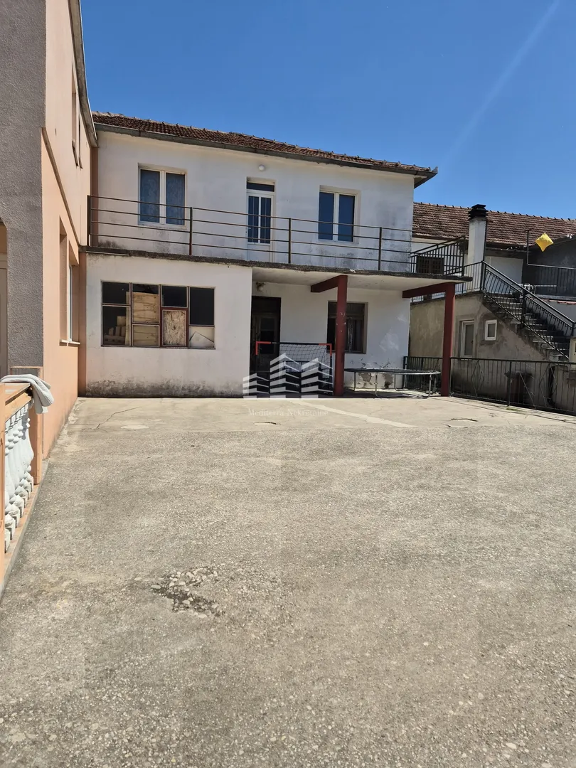 kuća za renoviranje površine 146m2, 450m2 okućnice, staševica - slika 12