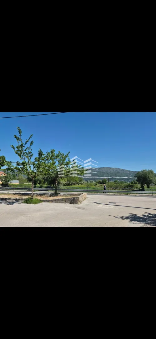 sniženo useljiva kuća na prodaju, staševica, 204m2, okućnica 350m2 - slika 9
