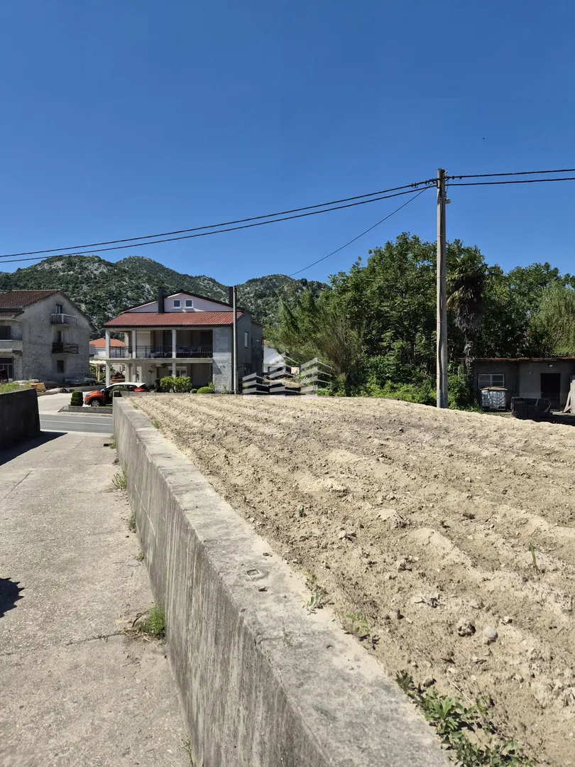 kuća za renoviranje površine 146m2, 450m2 okućnice, staševica - slika 6