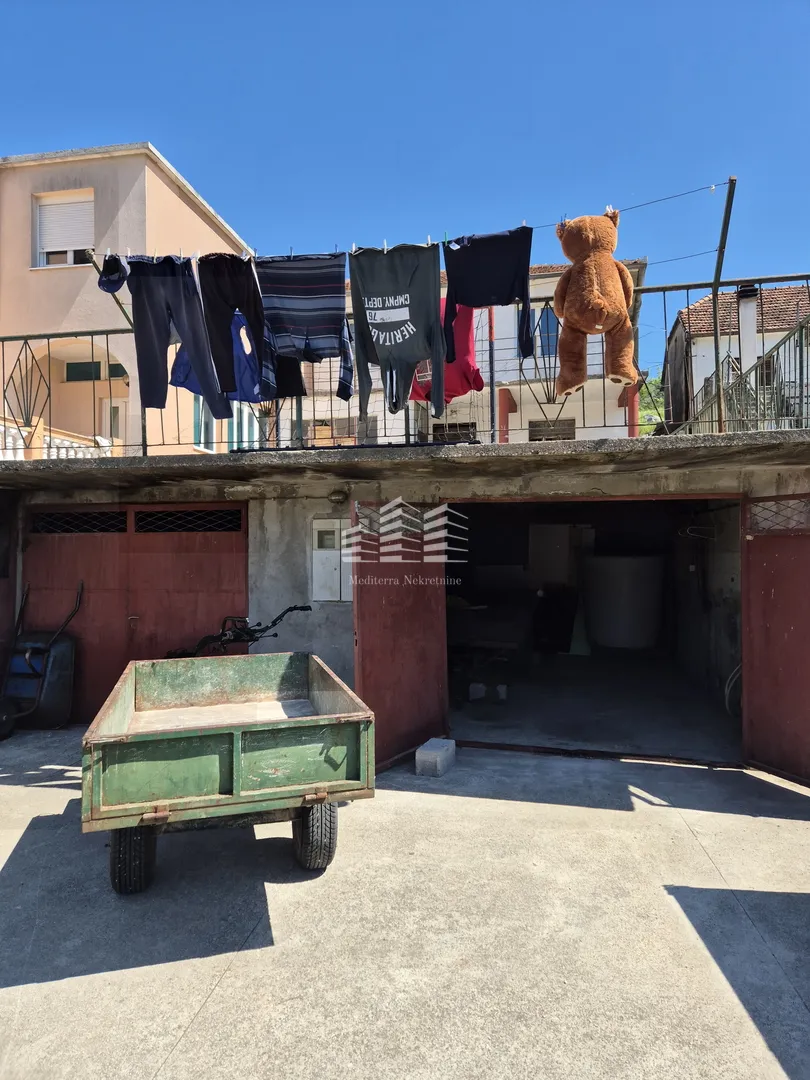 kuća za renoviranje površine 146m2, 450m2 okućnice, staševica - slika 8