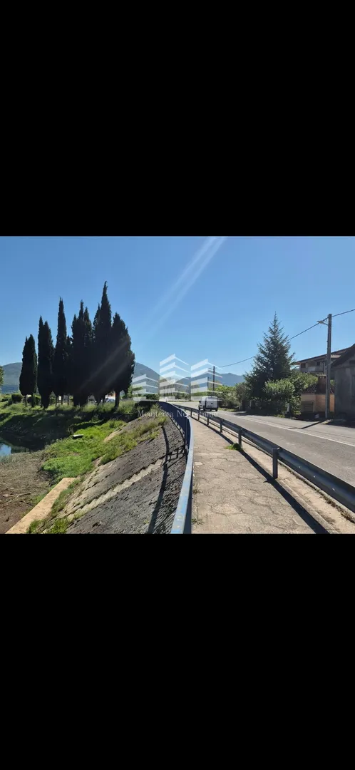 sniženo useljiva kuća na prodaju, staševica, 204m2, okućnica 350m2 - slika 4