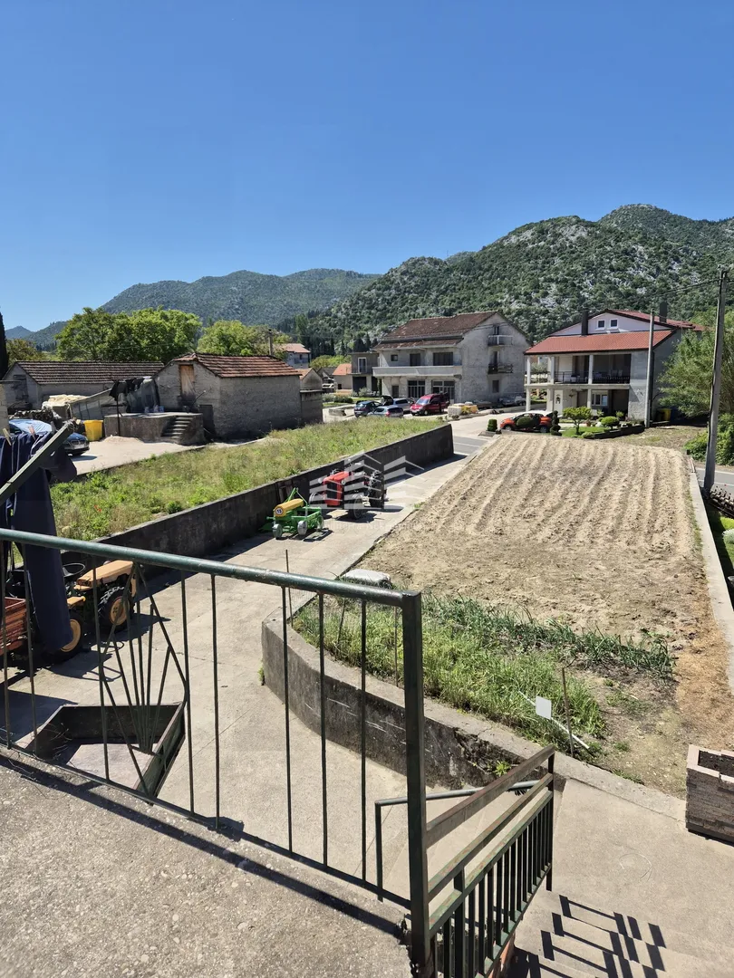 kuća za renoviranje površine 146m2, 450m2 okućnice, staševica - slika 21
