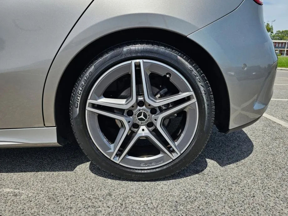 mercedes a 180d amg, autom, led, virtual, koža, kamera, alu 18, reg. - slika 9