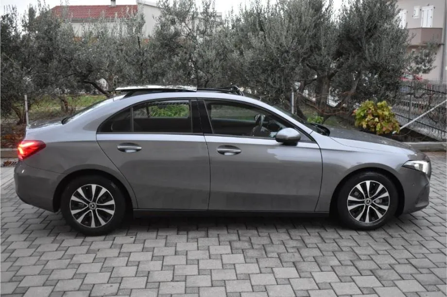 mercedes a klasa limuzina 180d automatik,panorama, widescreen -style - slika 5