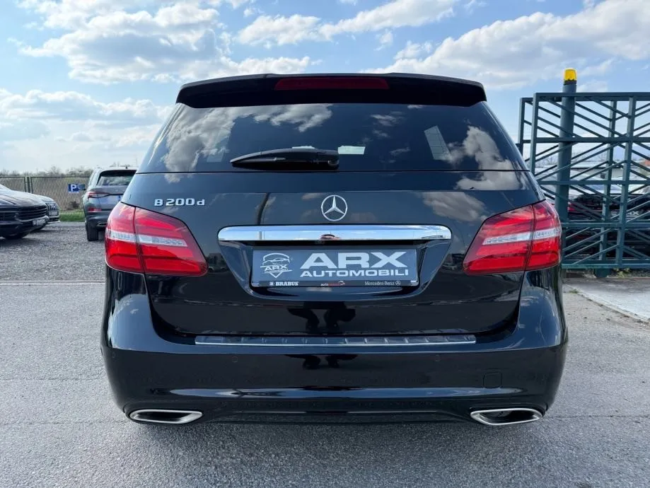 mercedes b200d automatik amg °navi°kamera°panorama°alcantara°nije uvoz - slika 7