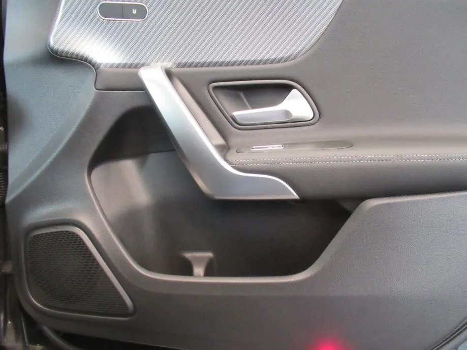 mercedes-benz a 180 d progressive - slika 11