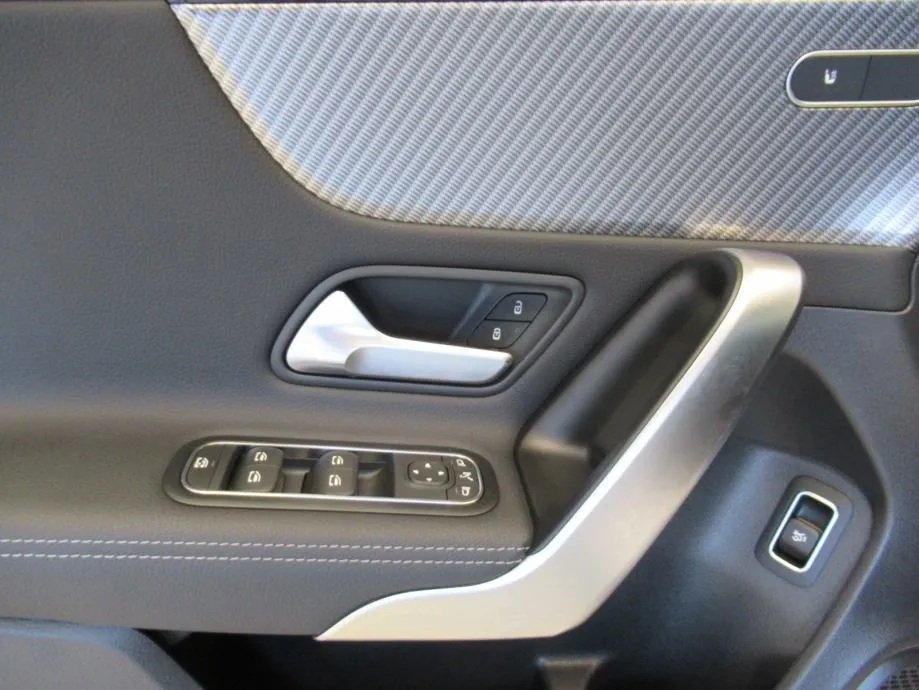 mercedes-benz a 180 progressive limuzina - slika 15