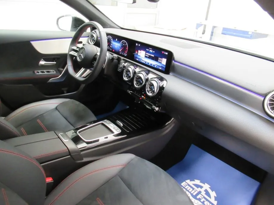 mercedes-benz a 220 d amg limuzina/night/panorama/multibeam/distronic - slika 9