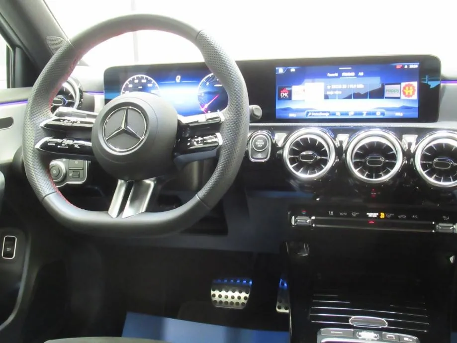 mercedes-benz a 220 d amg limuzina/night/panorama/multibeam/distronic - slika 14