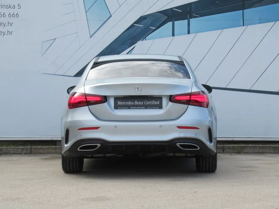 mercedes-benz a 220 d amg limuzina/night/panorama/multibeam/distronic - slika 7