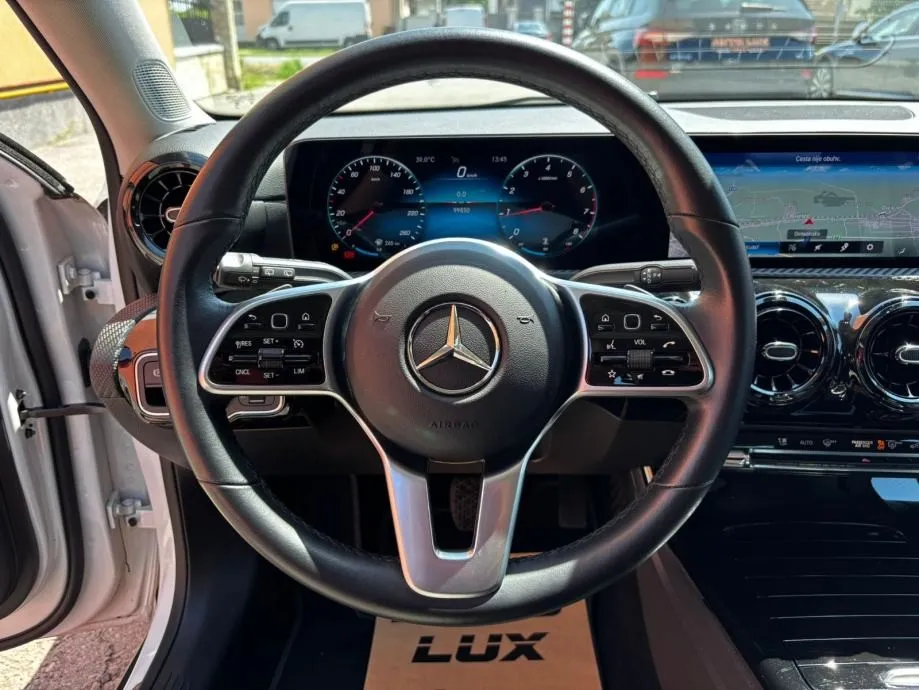 mercedes-benz a-klasa 180 automat •2021•widescreen•kam•leasingbezučešć - slika 9
