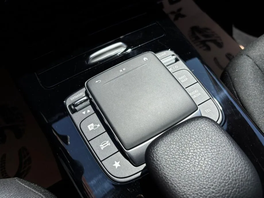 mercedes-benz a-klasa 180 automat •2021•widescreen•kam•leasingbezučešć - slika 14