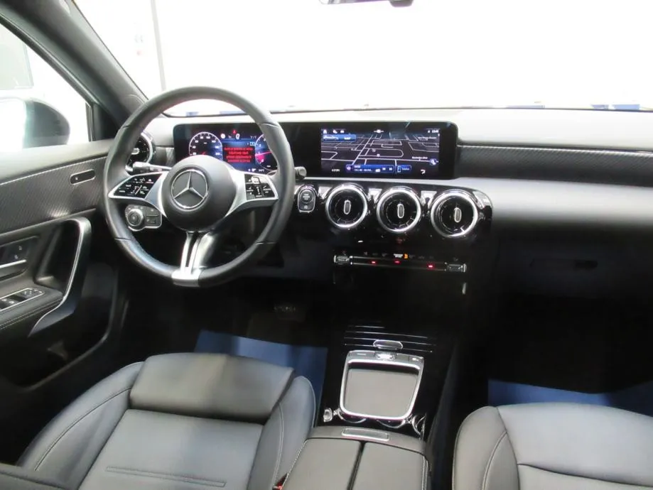 mercedes-benz a-klasa 180 progressive / night paket / 18'' - slika 14