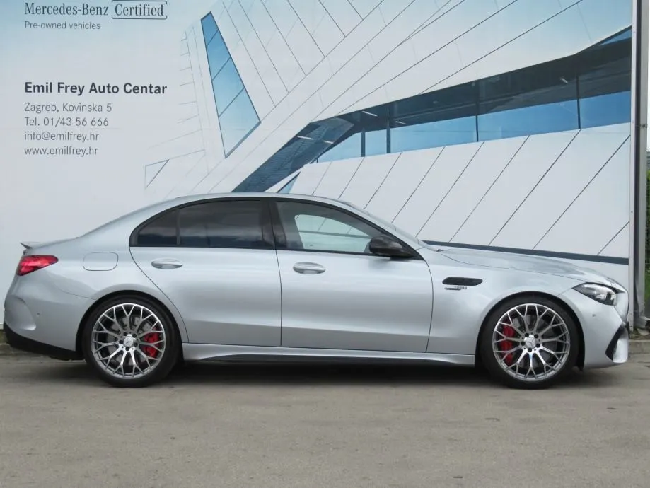 c-klasa mercedes-amg c 63 s e performance - slika 2