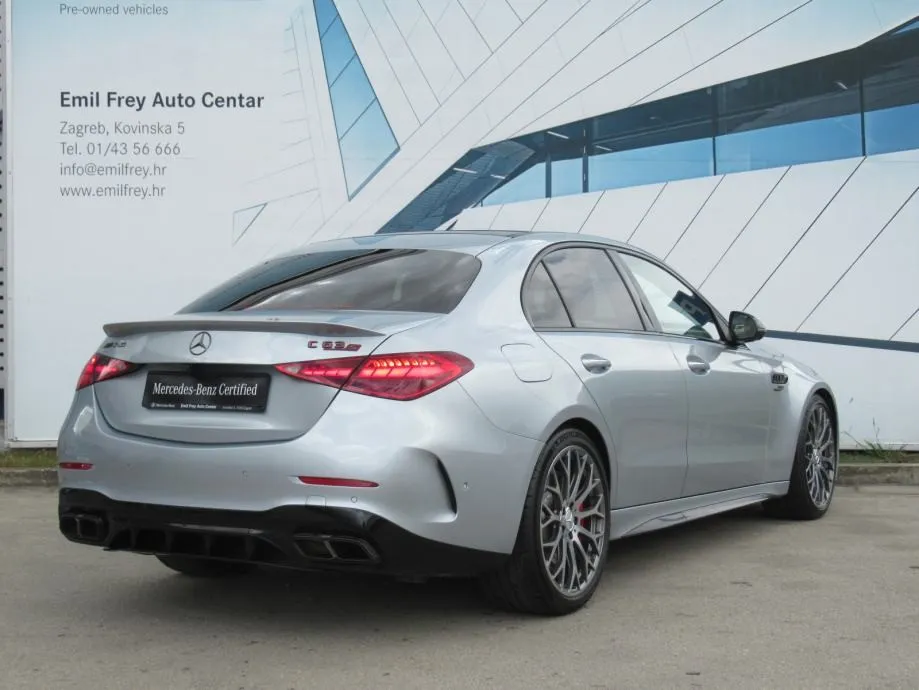 c-klasa mercedes-amg c 63 s e performance - slika 6
