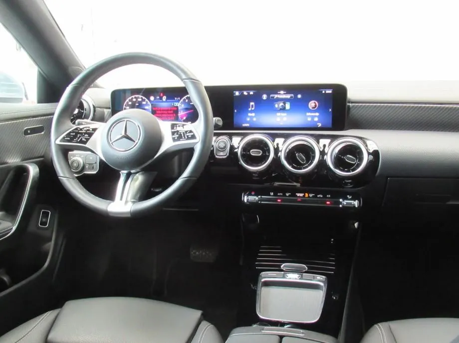 mercedes-benz cla 180 progressive - slika 13