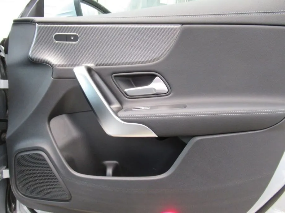 mercedes-benz cla 180 progressive - slika 11