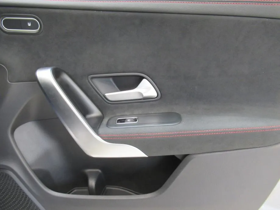 mercedes-benz cla 200 d amg line/panorama/multibeam led/keyless/19" - slika 10