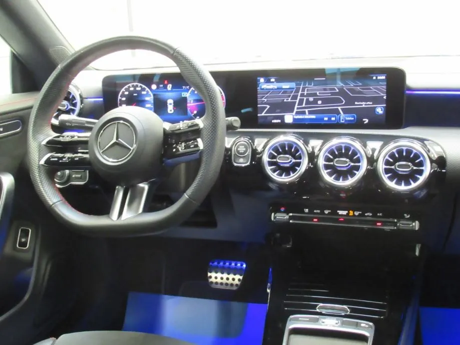 mercedes-benz cla 200 d amg line - slika 8
