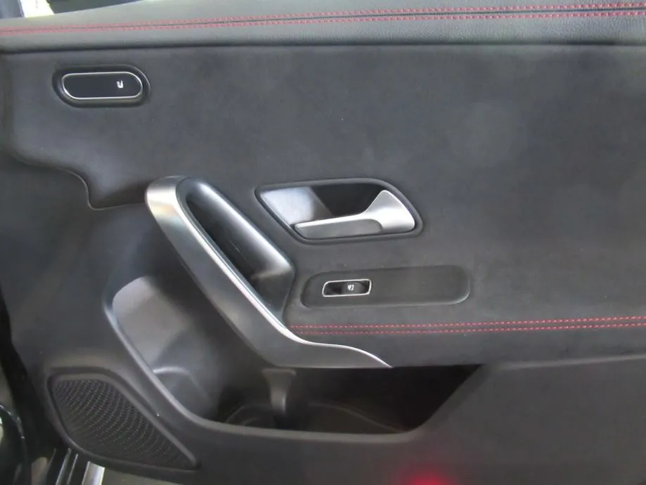 mercedes-benz cla klasa 200 d amg line - slika 11