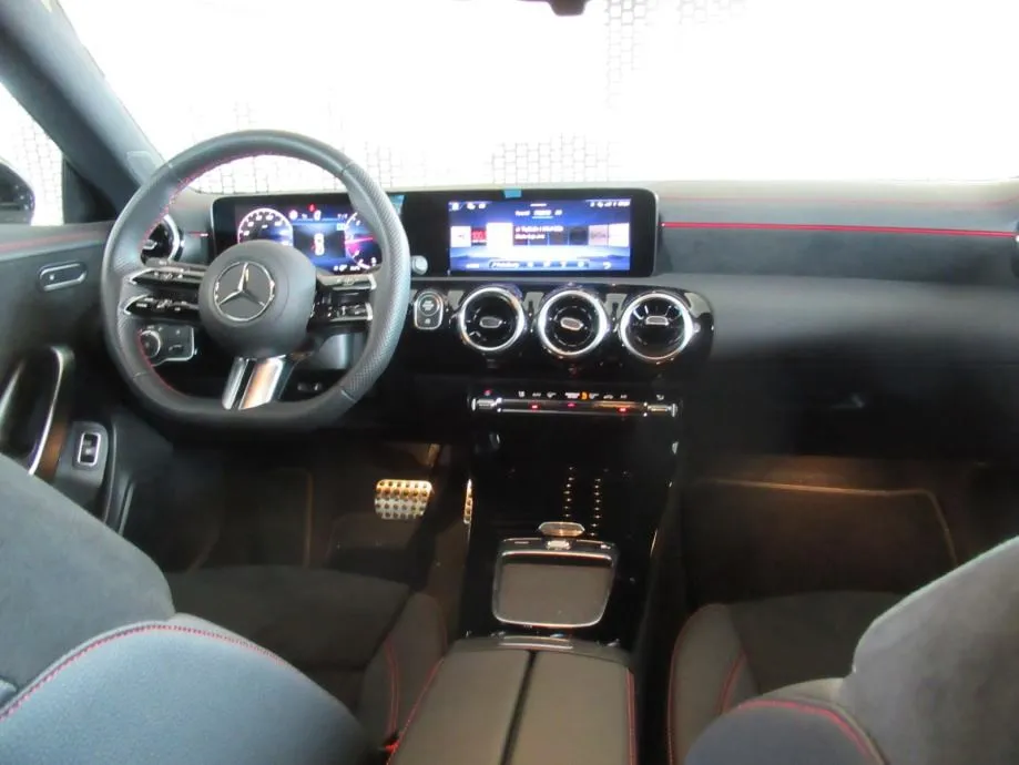 mercedes-benz cla klasa 200 d amg line - slika 12