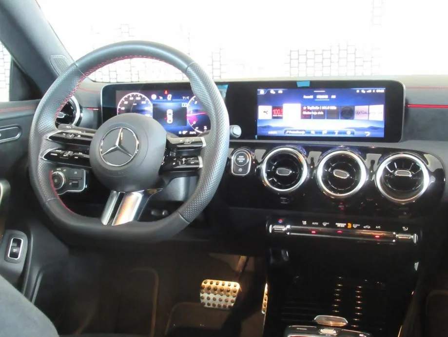 mercedes-benz cla klasa 200 d amg line - slika 13
