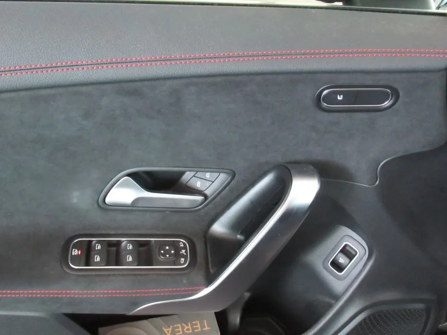 mercedes-benz cla klasa 200 d amg line - slika 16
