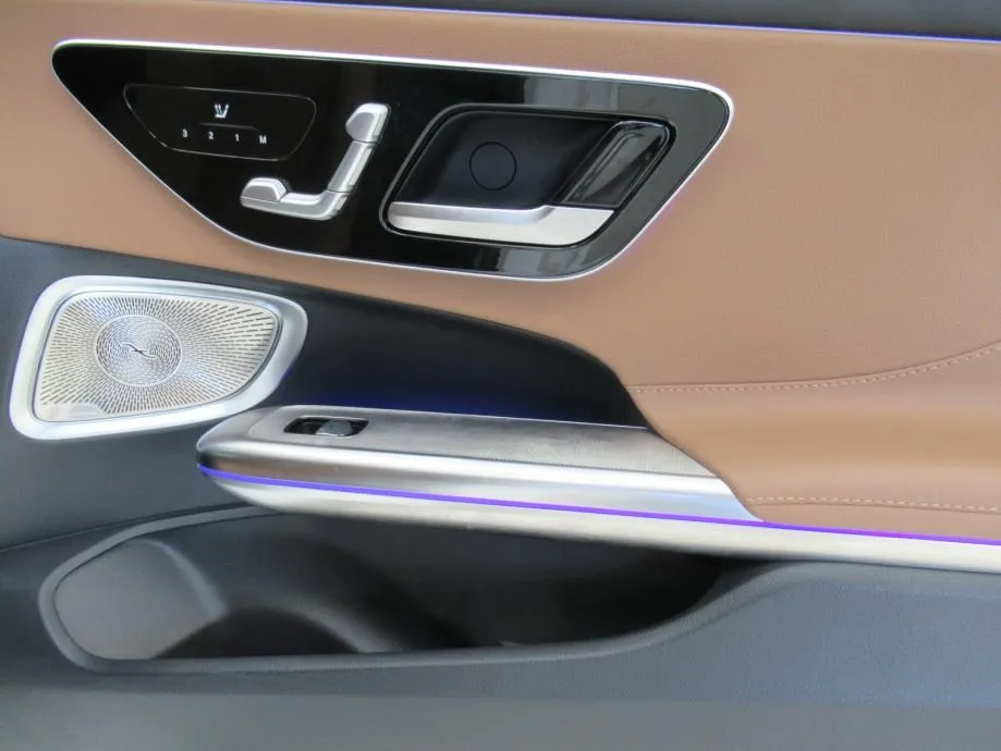 mercedes-benz cle 220 d coupe amg line premium plus - slika 10