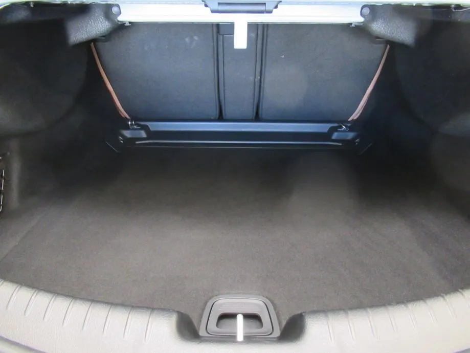 mercedes-benz cle 220 d coupe amg line premium plus - slika 18