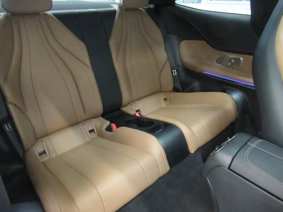mercedes-benz cle 220 d coupe amg line premium plus - slika 11
