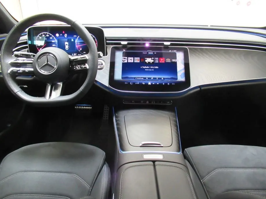 mercedes-benz e 220 d amg line/digital/memory/distronic/night/360° - slika 13