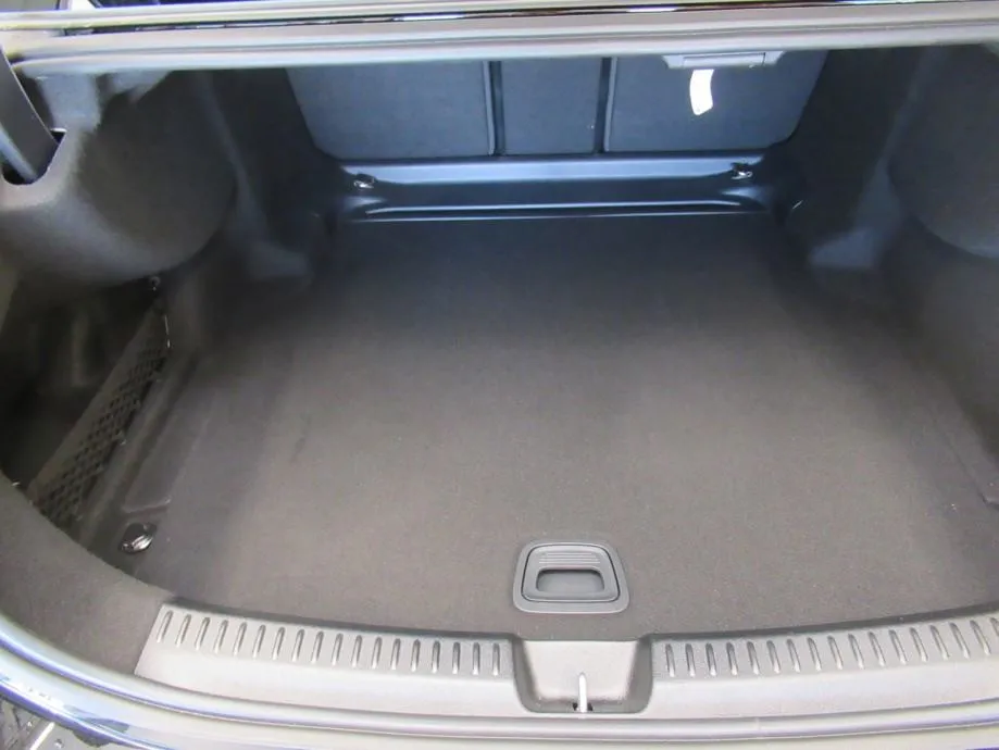 mercedes-benz e 220 d amg line/digital/memory/distronic/night/360° - slika 18